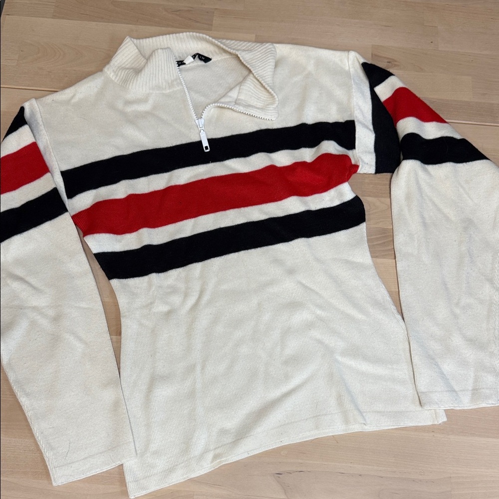 Vintage Elegant Cream Zip-Up‎ Sweater with Red and Black Accents